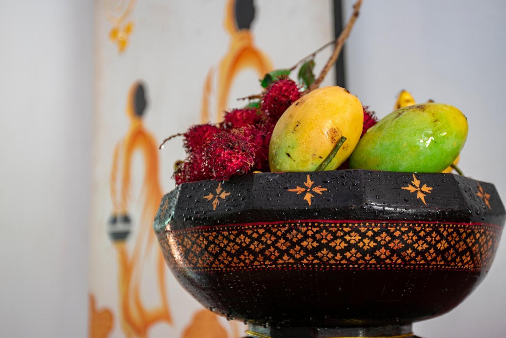 Montra Nivesha Residence Siem Reap Bagian luar foto