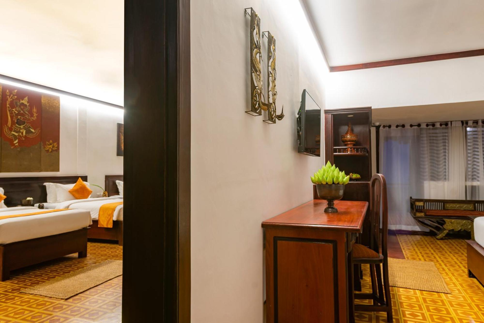 Montra Nivesha Residence Siem Reap Bagian luar foto
